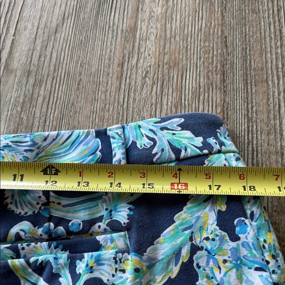 🌴 Lilly Pulitzer Patterned Women's Shorts Stretchy 12 Comfortable and Classic! - Picture 9 of 9